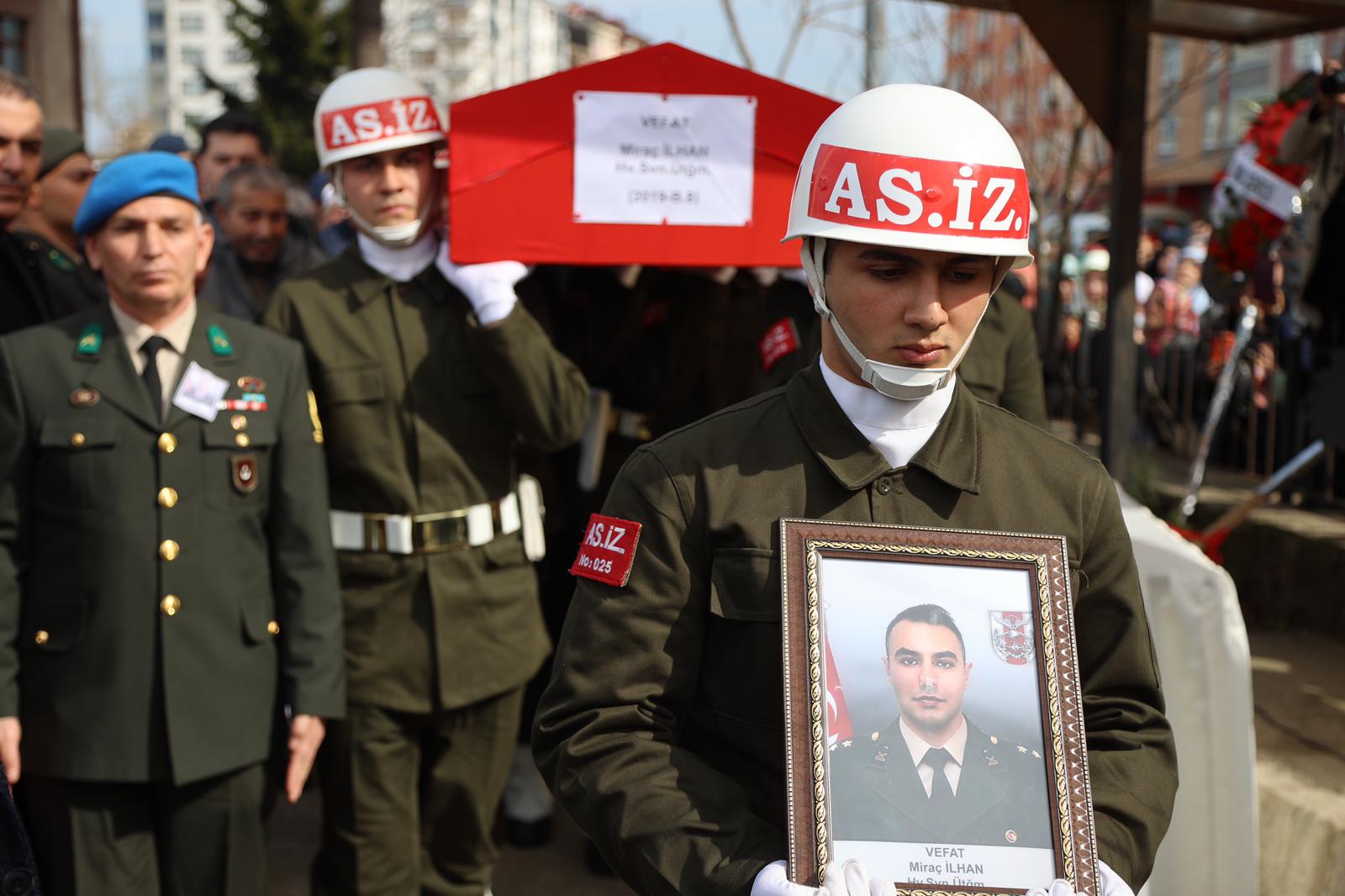 Deprem Şehidi Üsteğmen Miraç İlhan Gözyaşları İçinde Uğurlandı