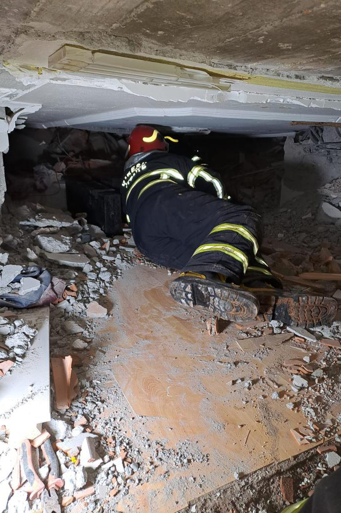 Giresun İtfaiyesi Adıyaman’da Enkaz Altından Bir Canı  Daha Kurtardı