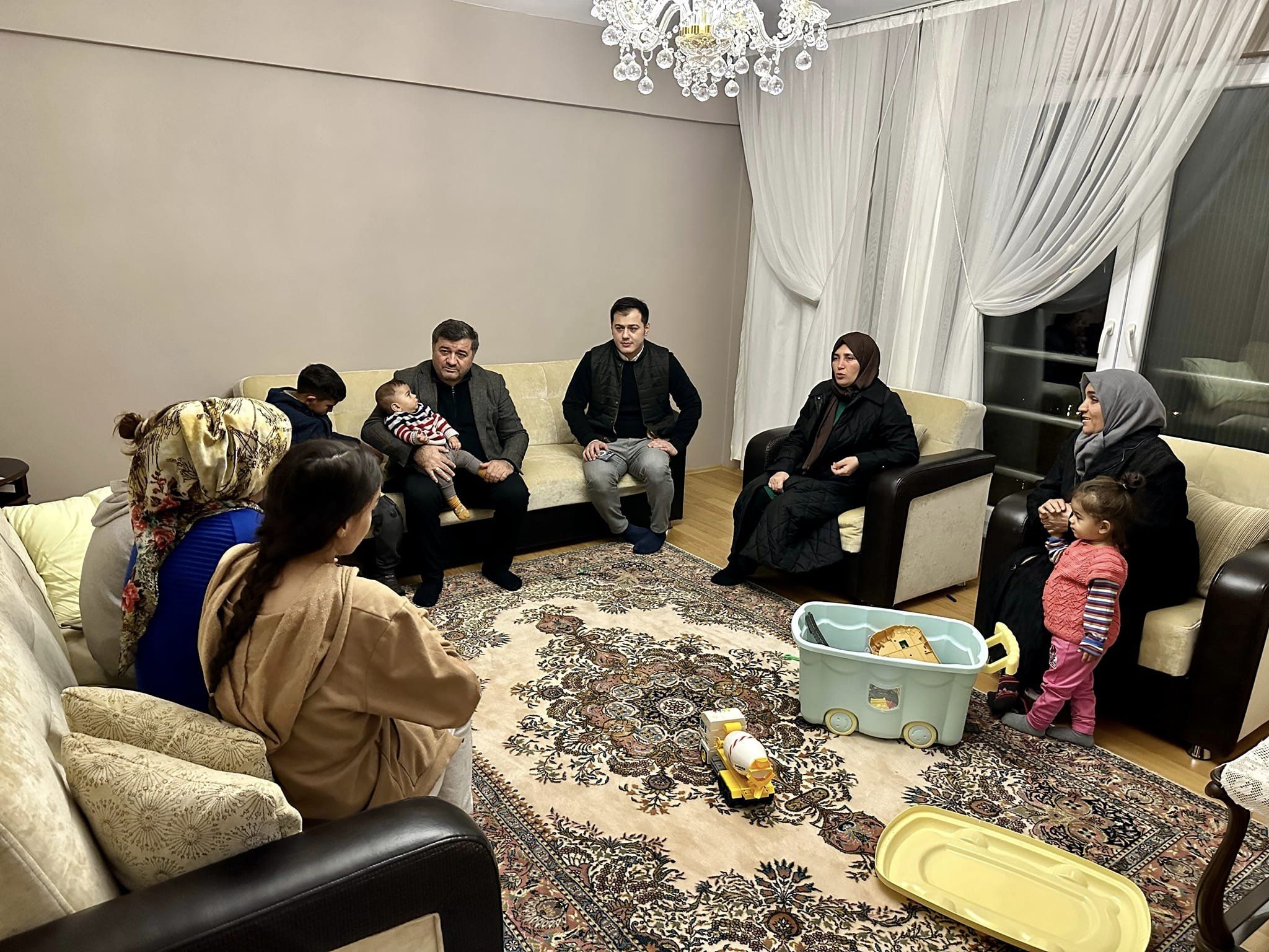 Şenlikoğlu Şehrimize Gelen Depremzede Aileleri Ziyaret Etti