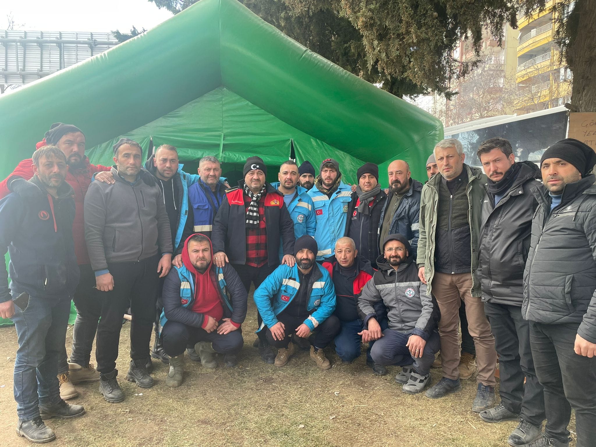 “Giresun Belediyesi’nin tüm imkanlarıyla birlikte depremi yaşayan vatandaşlara destek olmak için buradayız”