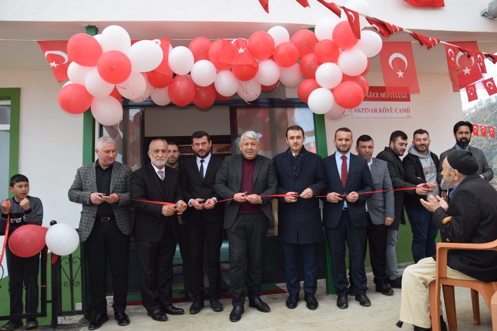Güce’de yapımı tamamlanan cami dualarla açıldı