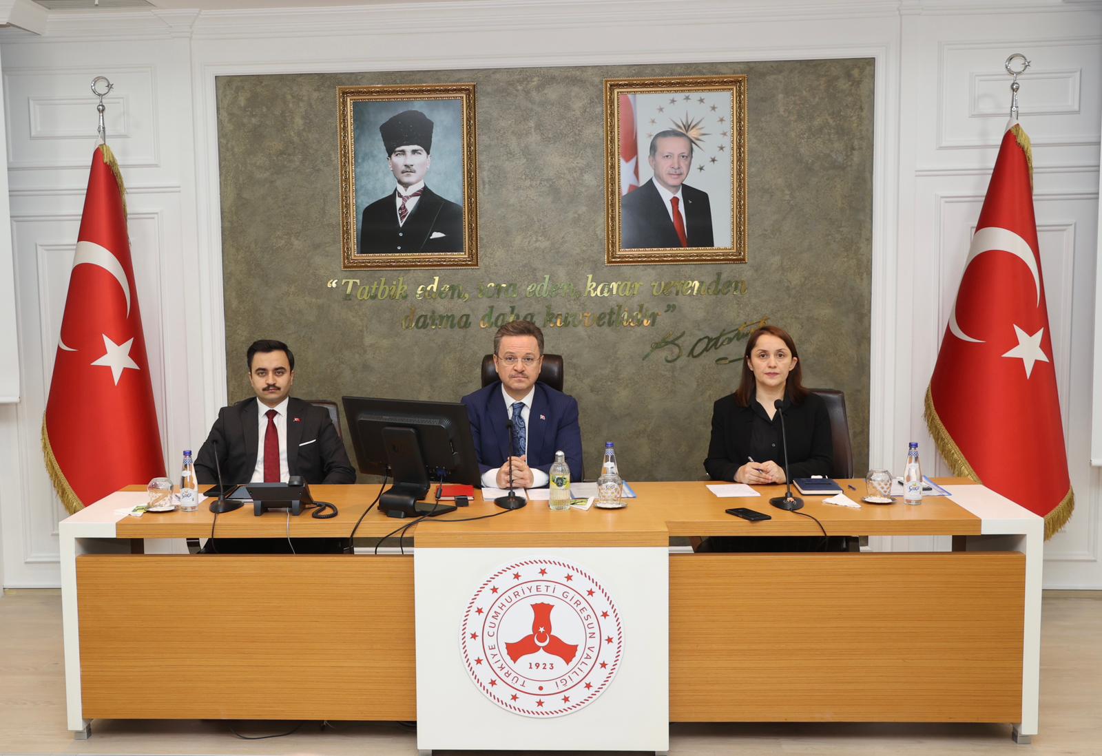 Vali Ünlü, Merkez Köy Muhtarlarıyla Toplantı Yaptı