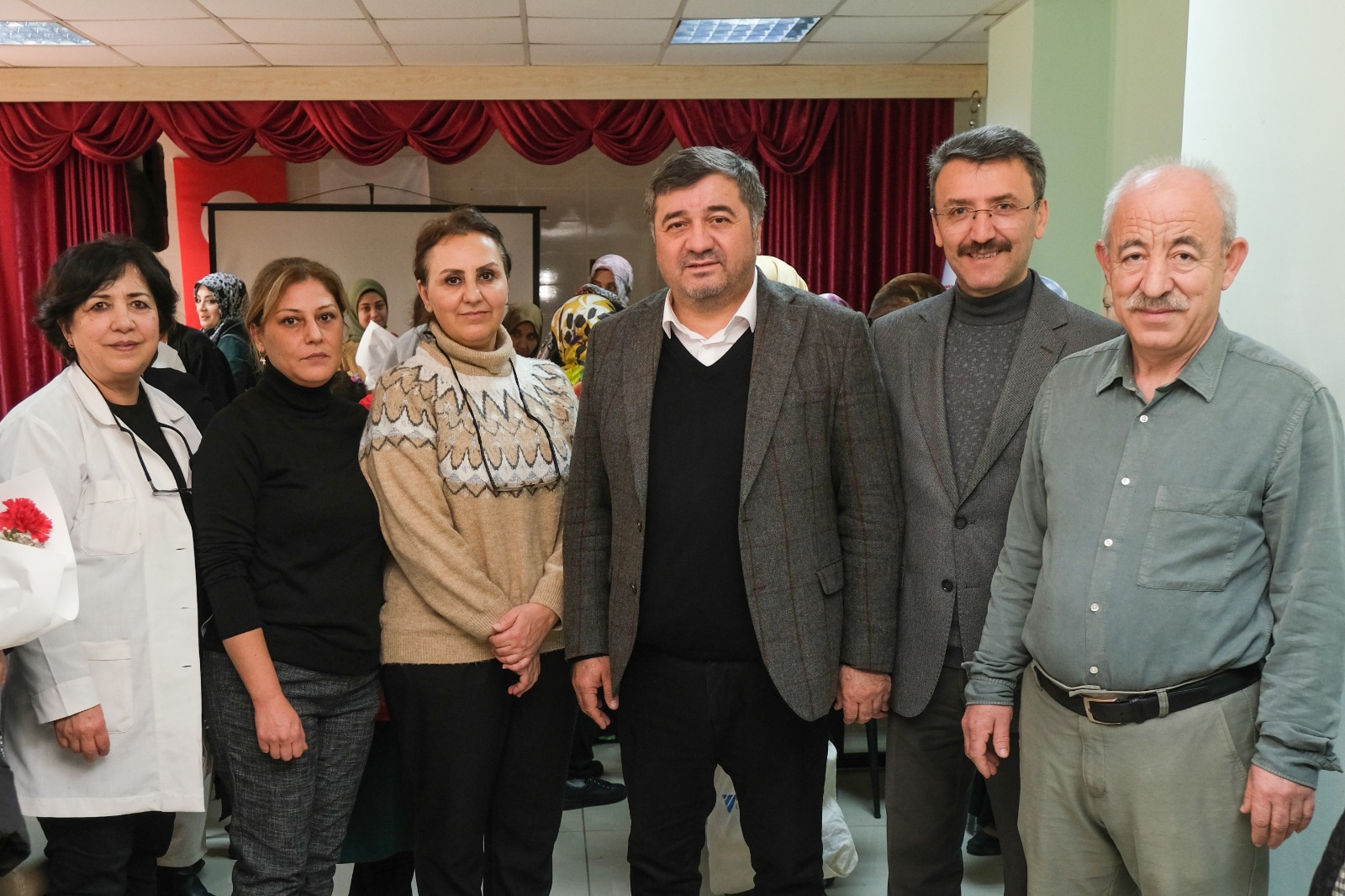 Başkan Şenlikoğlu’ndan Şehrimizdeki Depremzedelere Anlamlı Ziyaret