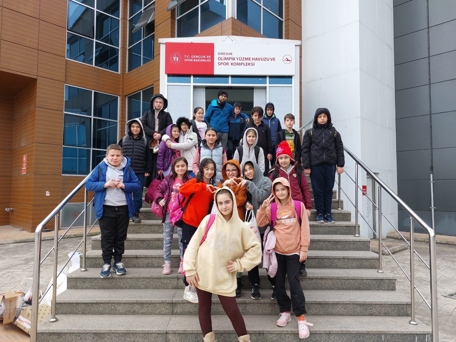 Piraziz’li öğrenciler Yüzme Öğreniyor
