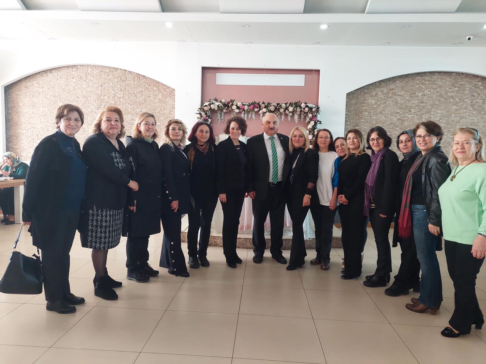 Başkan Uzunalioğlu; “Kadınlar Günü, Mücadele ve Dayanışma Günüdür”