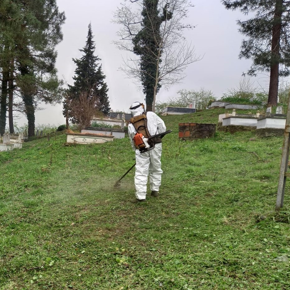 Mezarlıklar Bayram Ziyareti İçin Hazırlanıyor