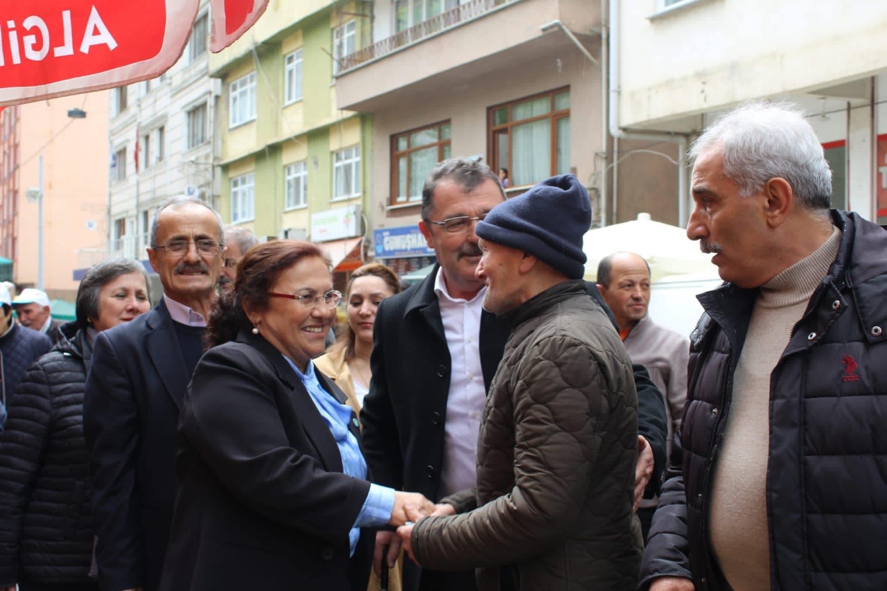 Ünzile Yüksel, İlçe Gezilerini Sürdürüyor
