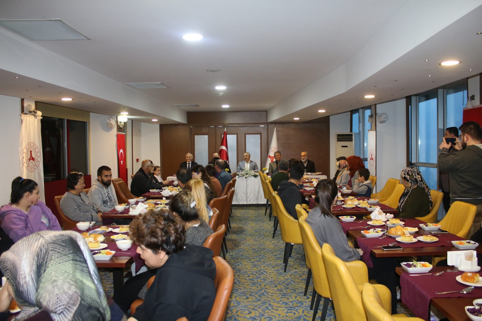 Vali Vekili Mehmet Fikret Çavuş, Depremzedelerle İftarda Buluştu