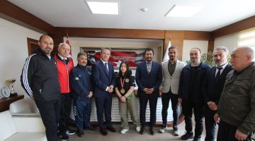 Vali Enver Ünlü, Türkiye Şampiyonu Deva Dübüş’ü Tebrik Etti