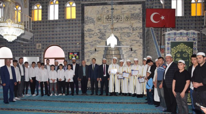 Hafızlıklarını Tamamlayan Öğrenciler İcazet Aldı