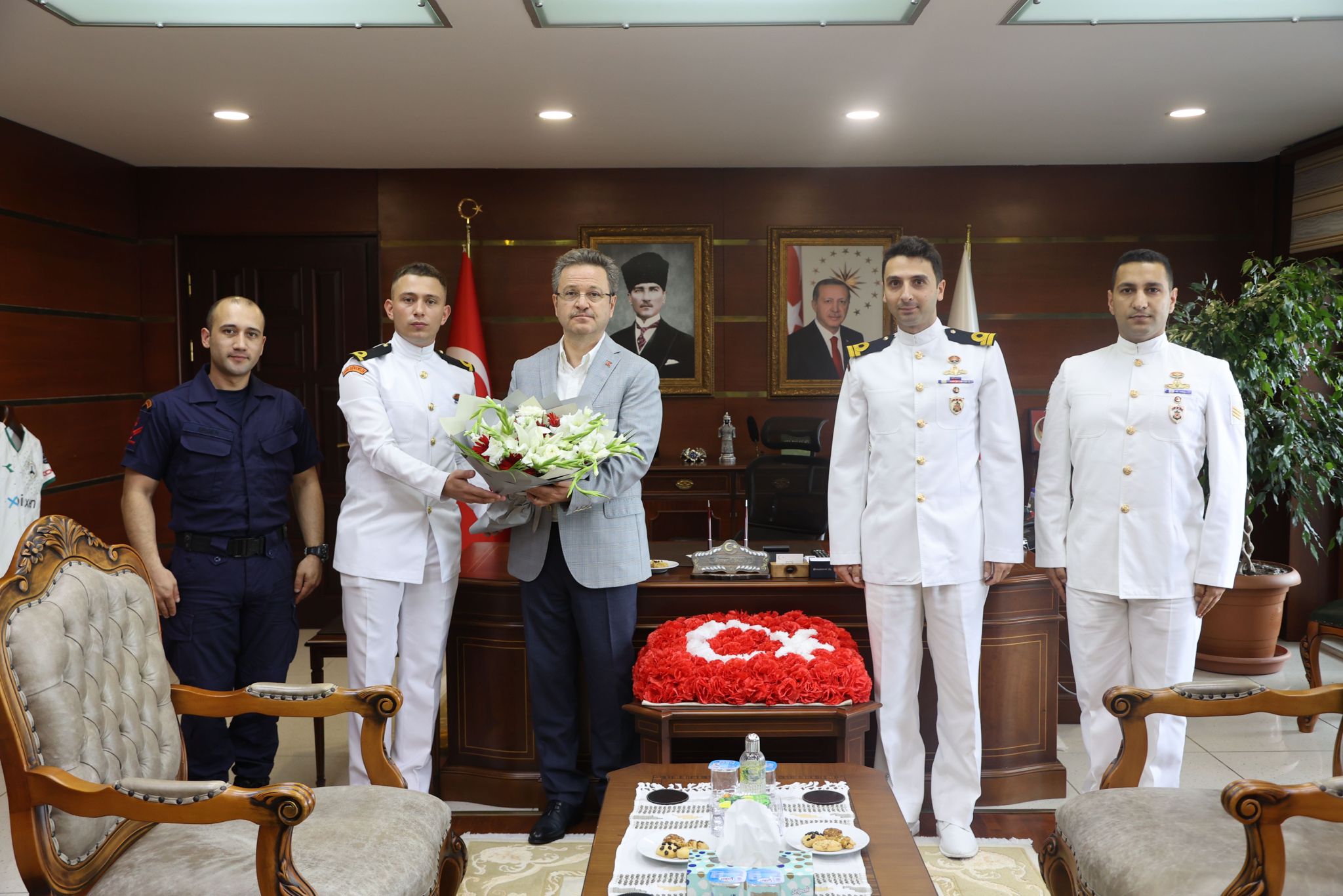 Vali Ünlü, Sahil Güvenlik Komutanlarını Kabul Etti