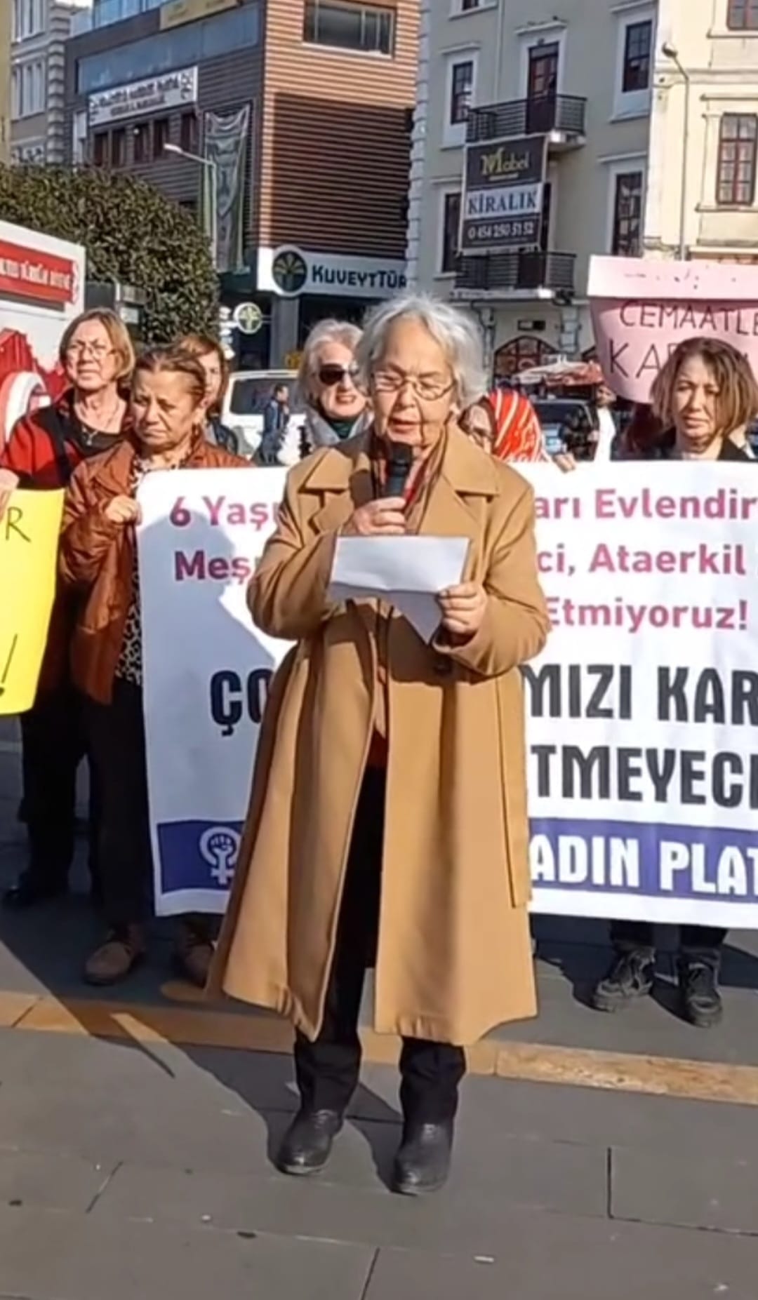 “LAİK EĞİTİME DOKUNMAYIN”