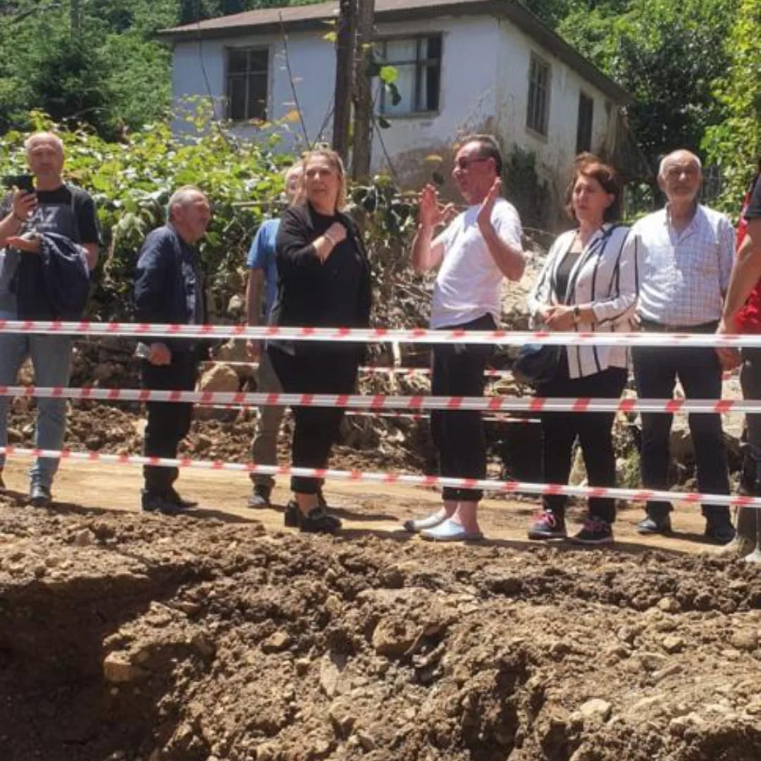 Milletvekili Gezmiş Sel Bölgesini İnceledi, Konuyu Meclis’e Taşıyacağını Söyledi