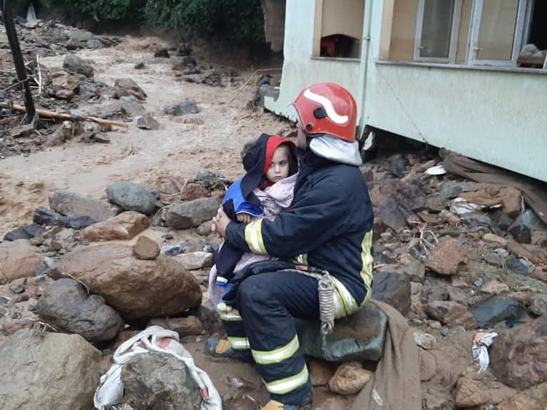 Giresun Belediyesi Afet Bölgesinde Çalışmalarını Sürdürüyor