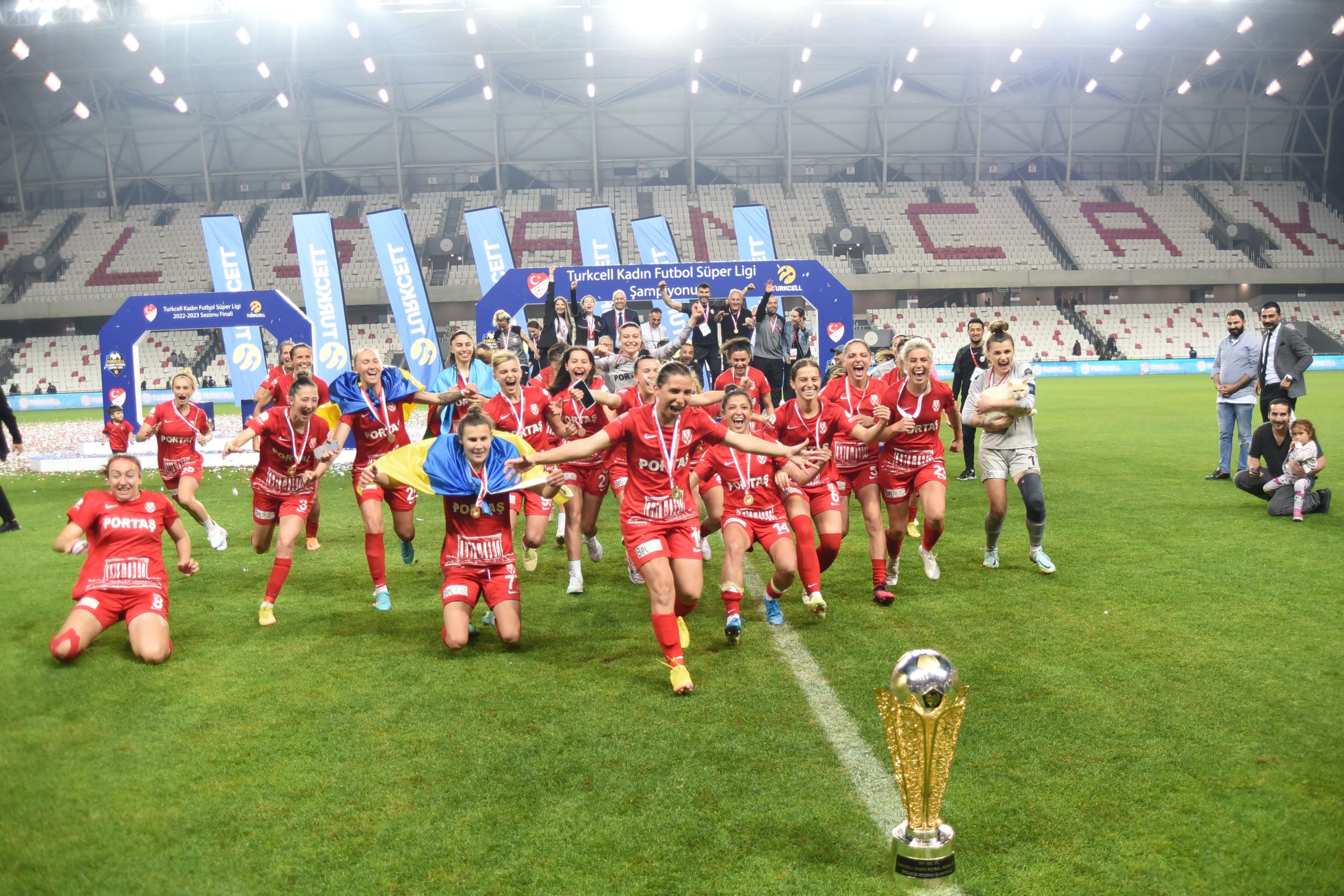 Turkcell Kadın Futbol Süper Ligi’nde Şampiyon Ankara Bş. Bld. Fomget