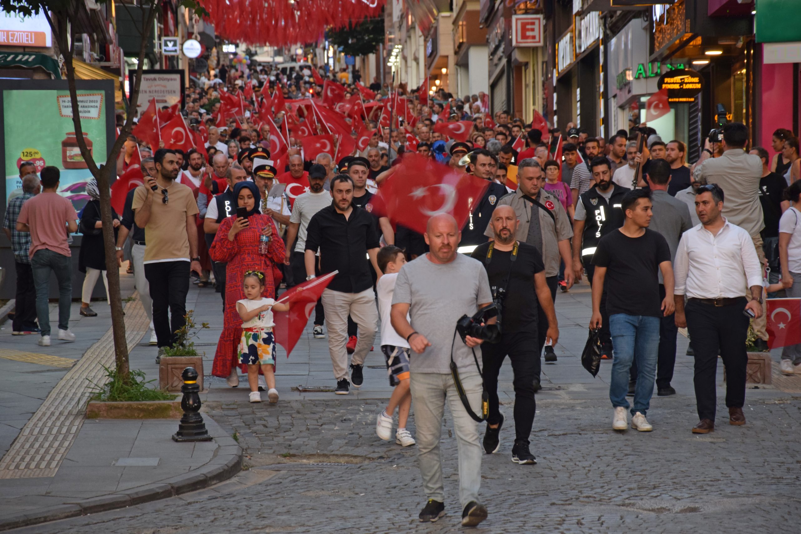 Giresun Halkı Demokrasi Nöbetinde  