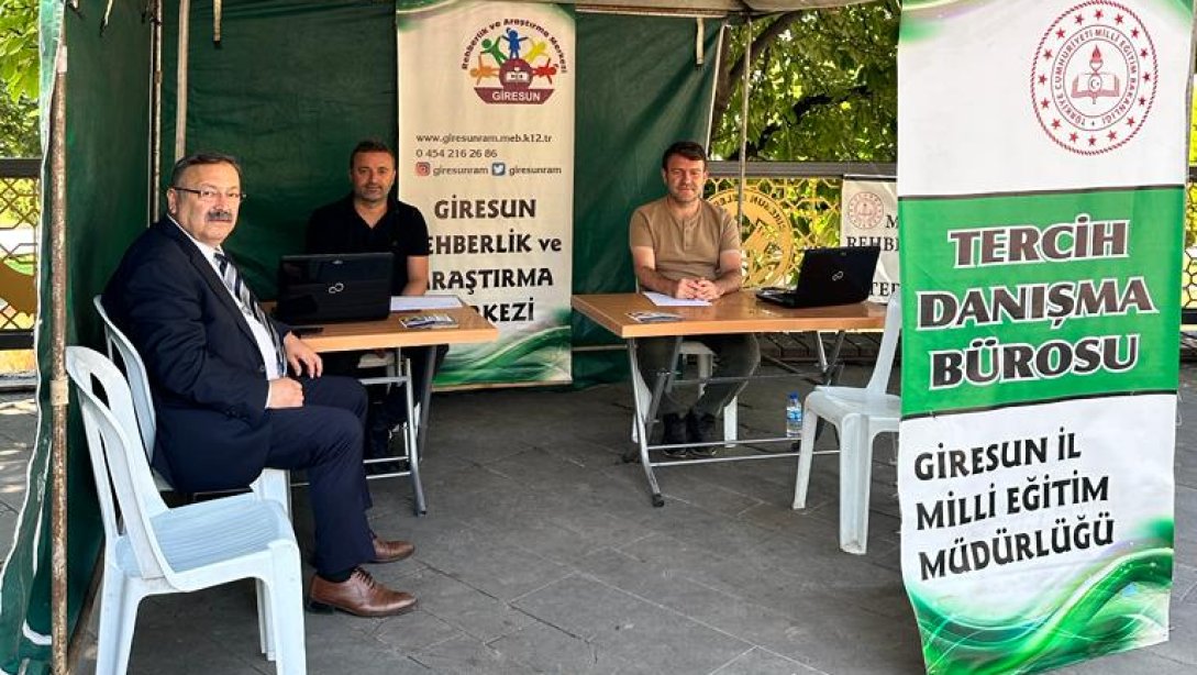 LGS Tercih Danışmanlığı Standı Öğrencilerin Hizmetinde