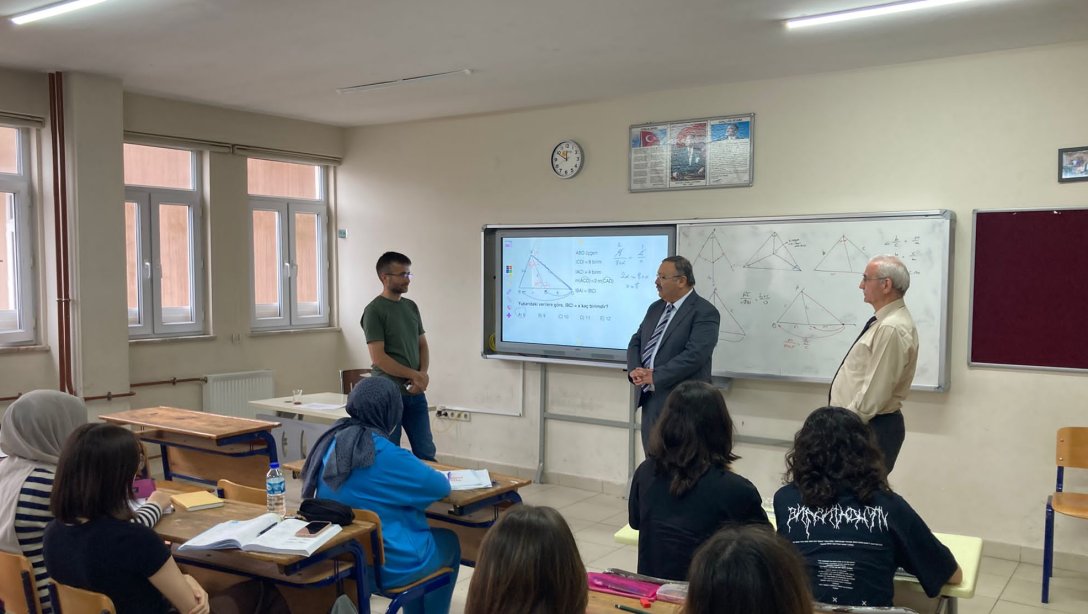 Müdür Tosunoğlu, Yaz Dönemi DYK Kursları ve LGS Tercih Danışmanlığı Bürolarını Ziyaret Etti