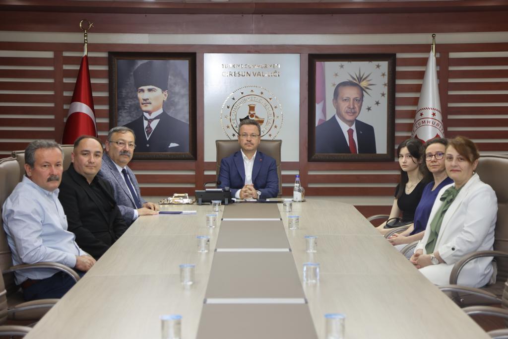 Vali Ünlü, Liselere Geçiş Sınavında Birinci Olan Ayşenaz Cebeci’yi Kabul Etti