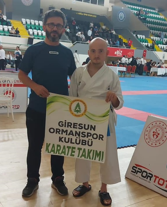 Şampiyon Adem Sönmez