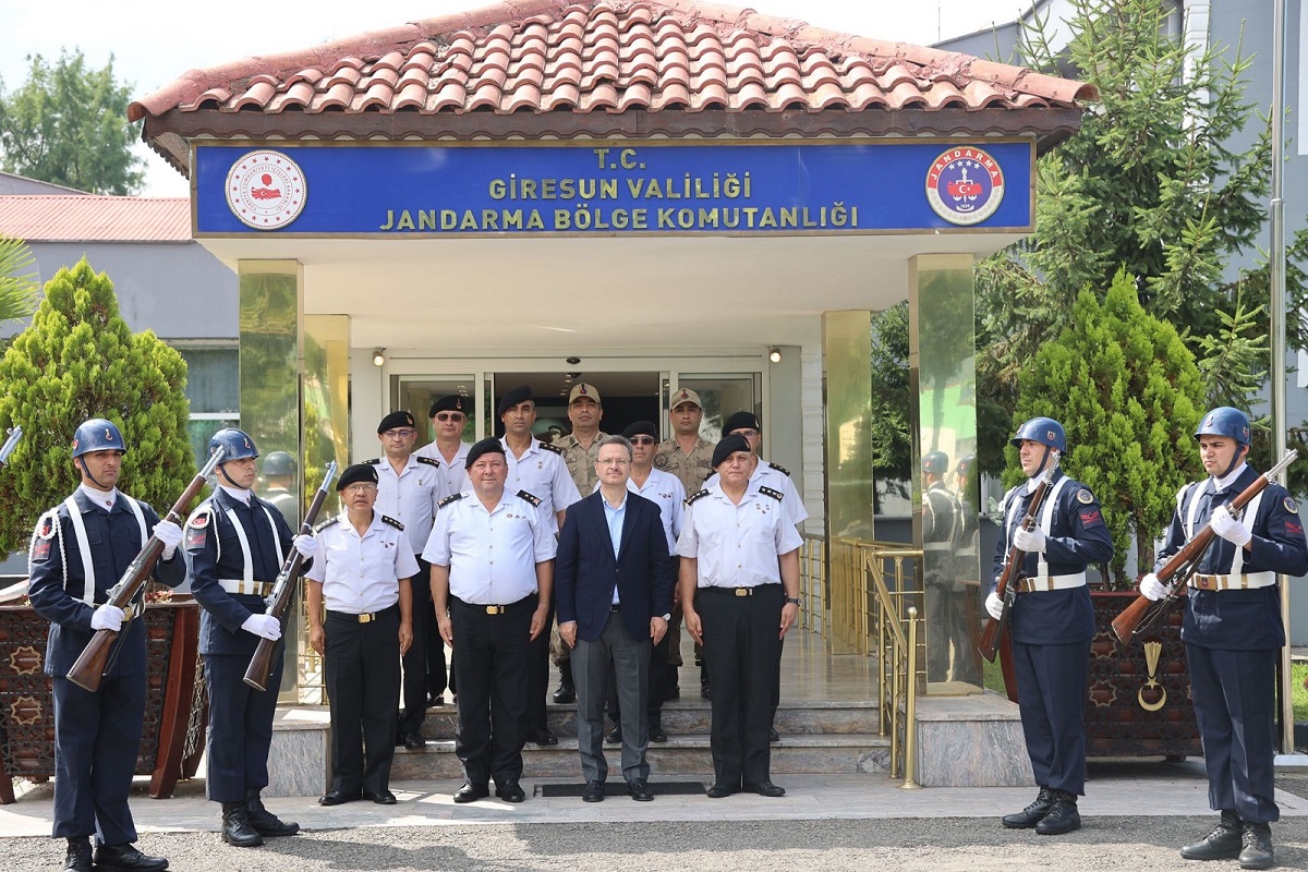 Vali Ünlü: “Kahraman Jandarmalarımızla Birlikteyiz”