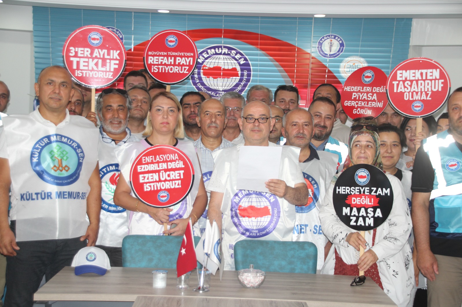 “REFAH PAYI İÇEREN GERÇEKÇİ TEKLİF BEKLİYORUZ”