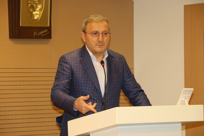 “Kobi Kredilerindeki Daralma Ekonomiyi Daha Da Olumsuz Etkileyebilir”
