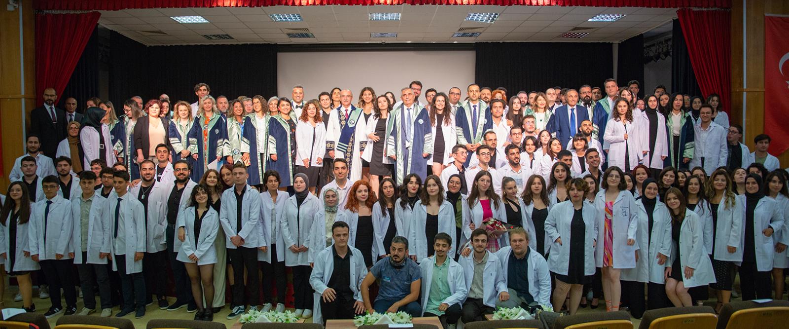 GRÜ’de Hekim Adayları Beyaz Önlüklerini Giydi