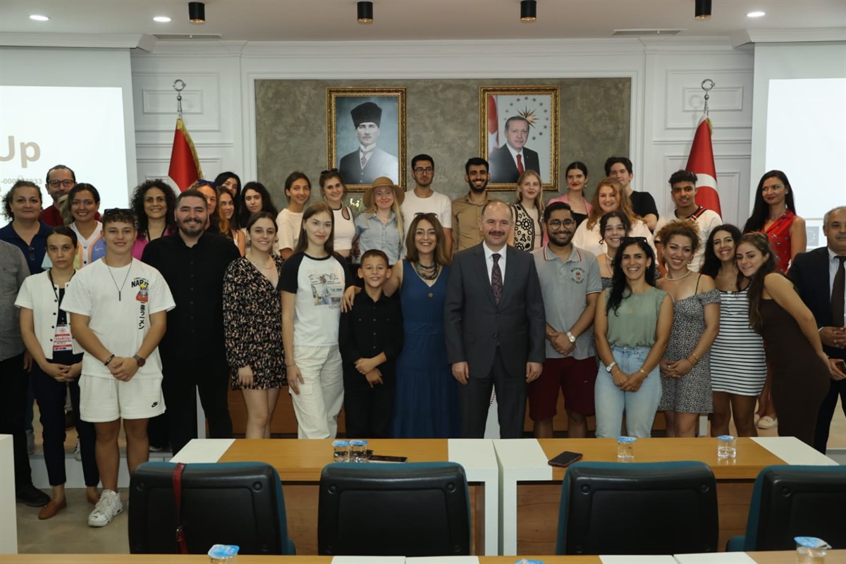 Vali Serdengeçti, Erasmus Değişim Programı Öğrencileriyle Bir Araya Geldi