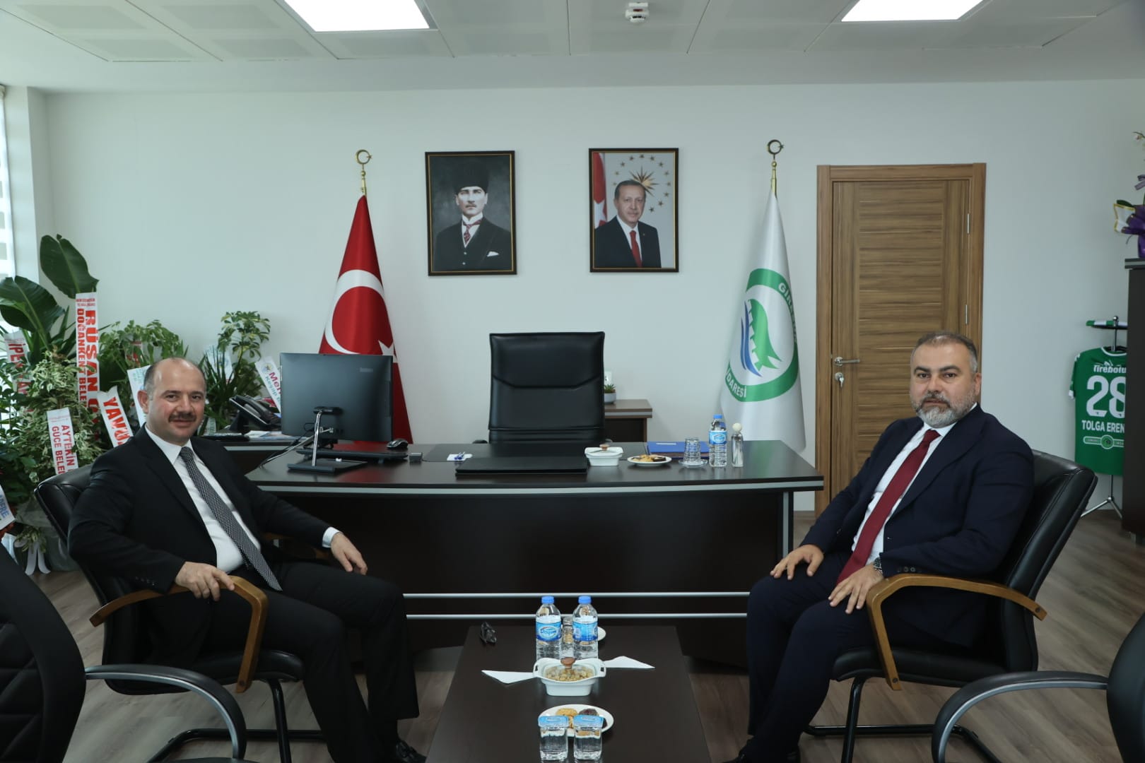 Vali Serdengeçti’den, İl Özel İdaresi Genel Sekreteri Erener’e Hayırlı Olsun Ziyareti