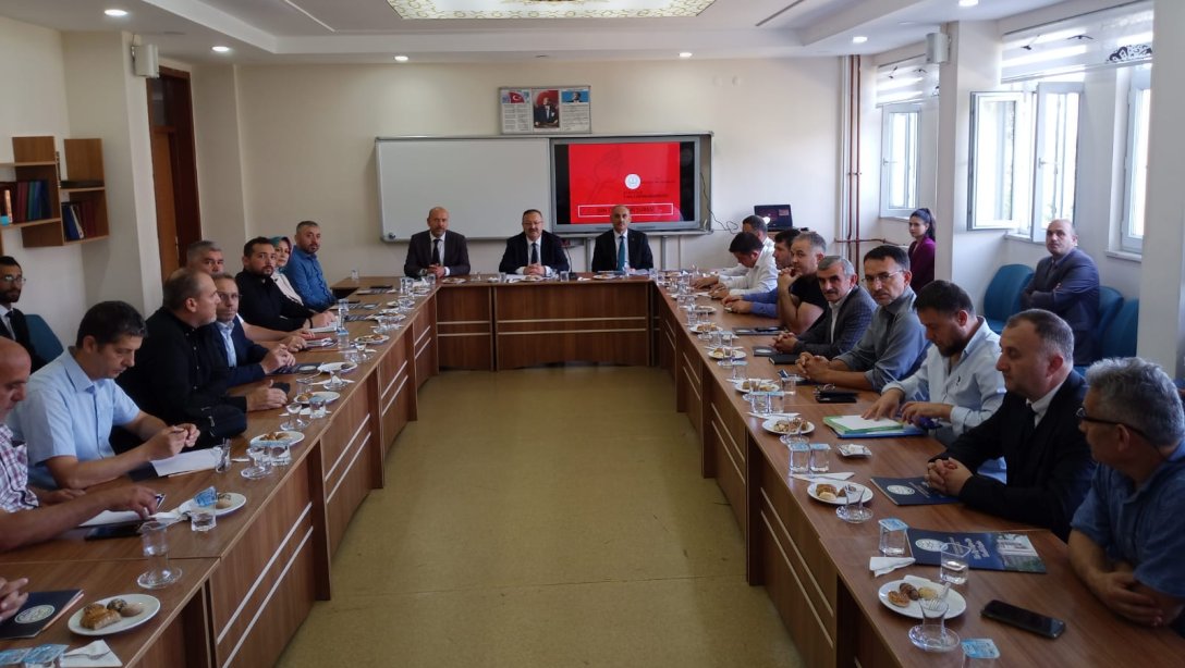 Müdür Tosunoğlu, İmam Hatip Lisesi ve Ortaokulu Müdürleriyle Toplantı Yaptı