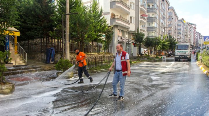 Giresun’umuzun Cadde ve Sokakları Köpüklü Sularla Yıkanıyor