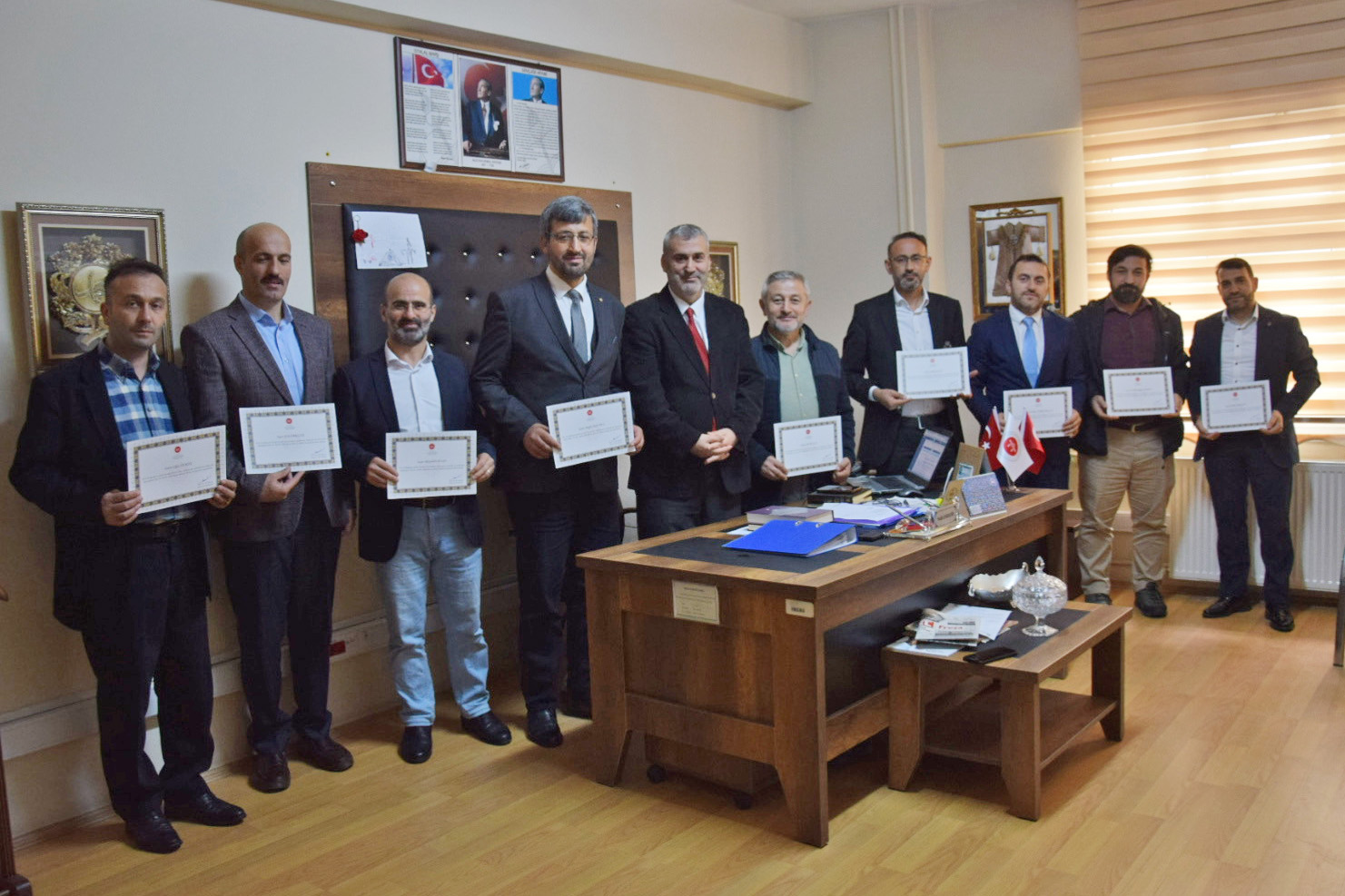 Hatimle teravih kıldıran din görevlilerine “Teşekkür Belgesi”