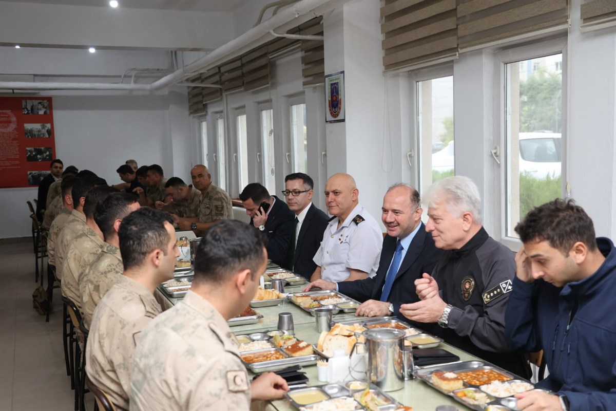 Vali Serdengeçti, Özel Harekât Tabur Komutanlığını Ziyaret Etti