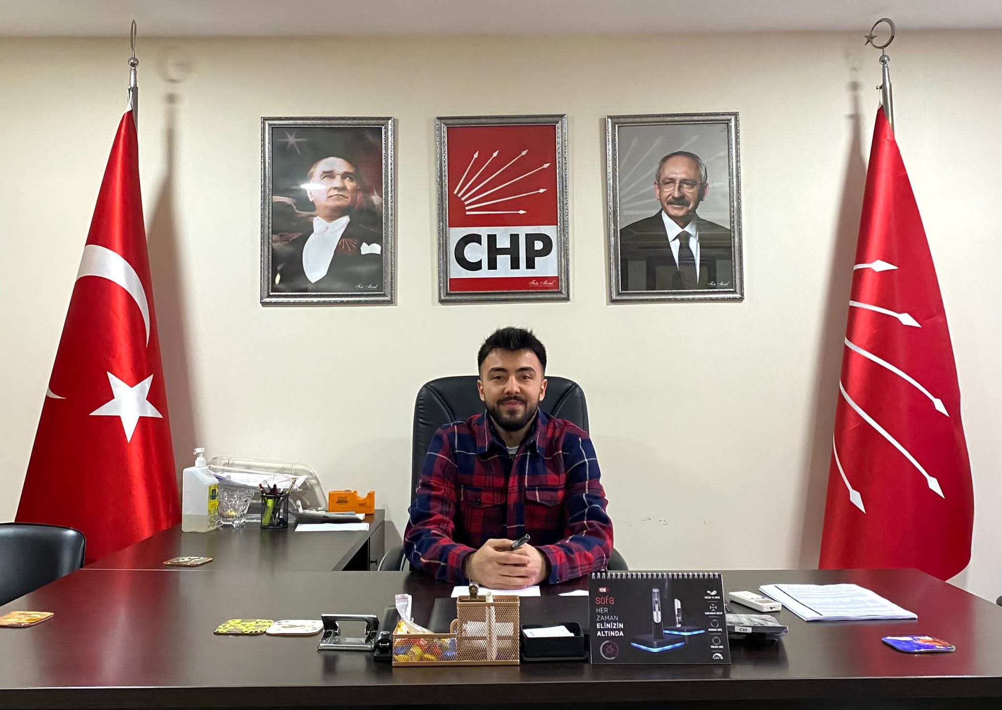 Gençleri CHP çatısı altında örgütlenmeye çağıran Bulancak Gençlik Kolları Başkanı Doğanay GÜLTEKİN kararlı konuştu:  “YOLUMUZ ATAMIZIN YOLUDUR, KARANLIĞA GEÇİT VERMEYECEĞİZ”