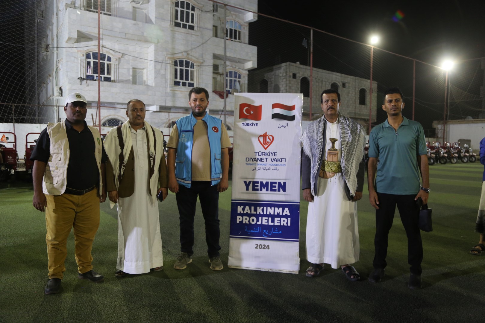 TDV Yemen’de yoksul 100 kişiye 3 tekerlekli motosiklet dağıtımı yaptı
