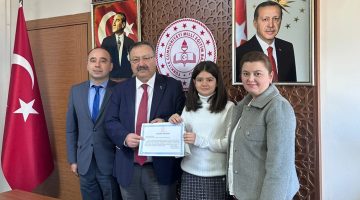 Müdür Tosunoğlu, ” Cumhuriyetin Yüzüncü Yılında Kadın ” Konulu Yarışmada Dereceye Giren Öğrencileri Kabul Etti