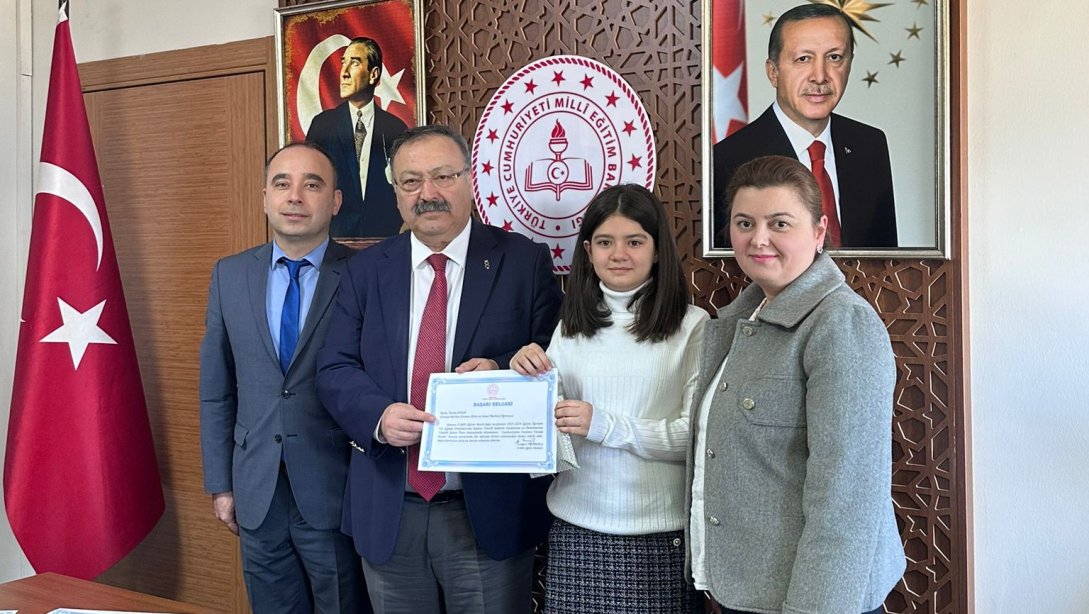 Müdür Tosunoğlu, ” Cumhuriyetin Yüzüncü Yılında Kadın ” Konulu Yarışmada Dereceye Giren Öğrencileri Kabul Etti
