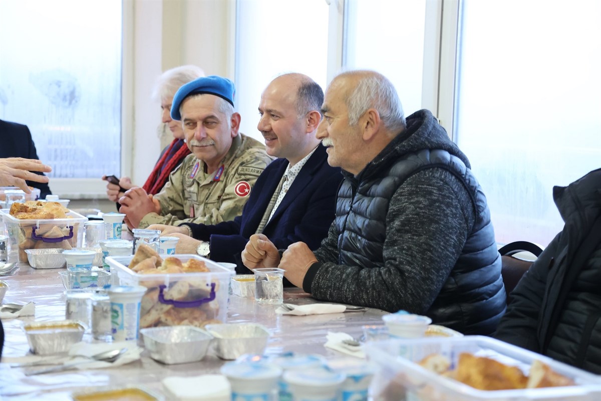 Vali Serdengeçti, DarıköylüHemşehrilerimizle İftar Sofrasında Buluştu