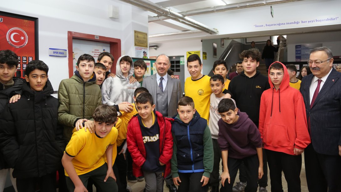 Vali Mehmet Fatih Serdengeçti, Okul Ziyaretlerine Çıtlakkale Ortaokulu ile Devam Etti