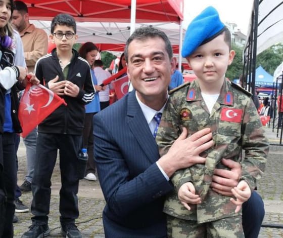 GİRESUN BELEDİYESİNİN 23 NİSAN PROGRAMI YOĞUN İLGİ GÖRDÜ