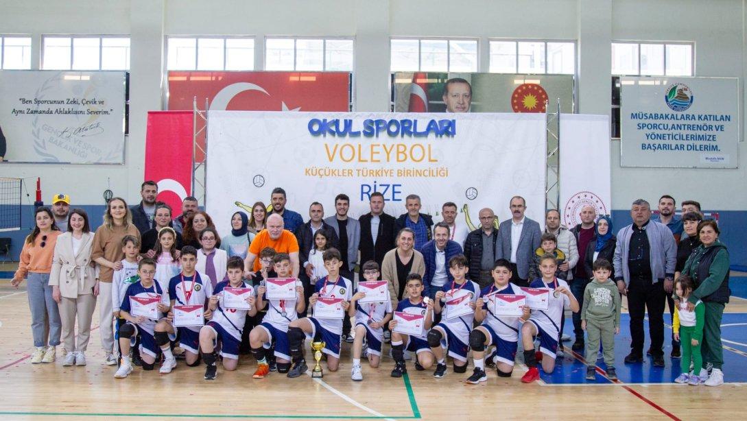 VOLEYBOL KÜÇÜKLER TÜRKİYE İKİNCİSİ MEHMET AKİF ERSOY ORTAOKULU