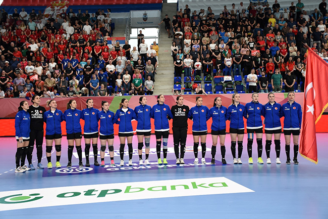 A Milli Kadın Hentbol Takımı,ilk kez Avrupa Şampiyonası’nda