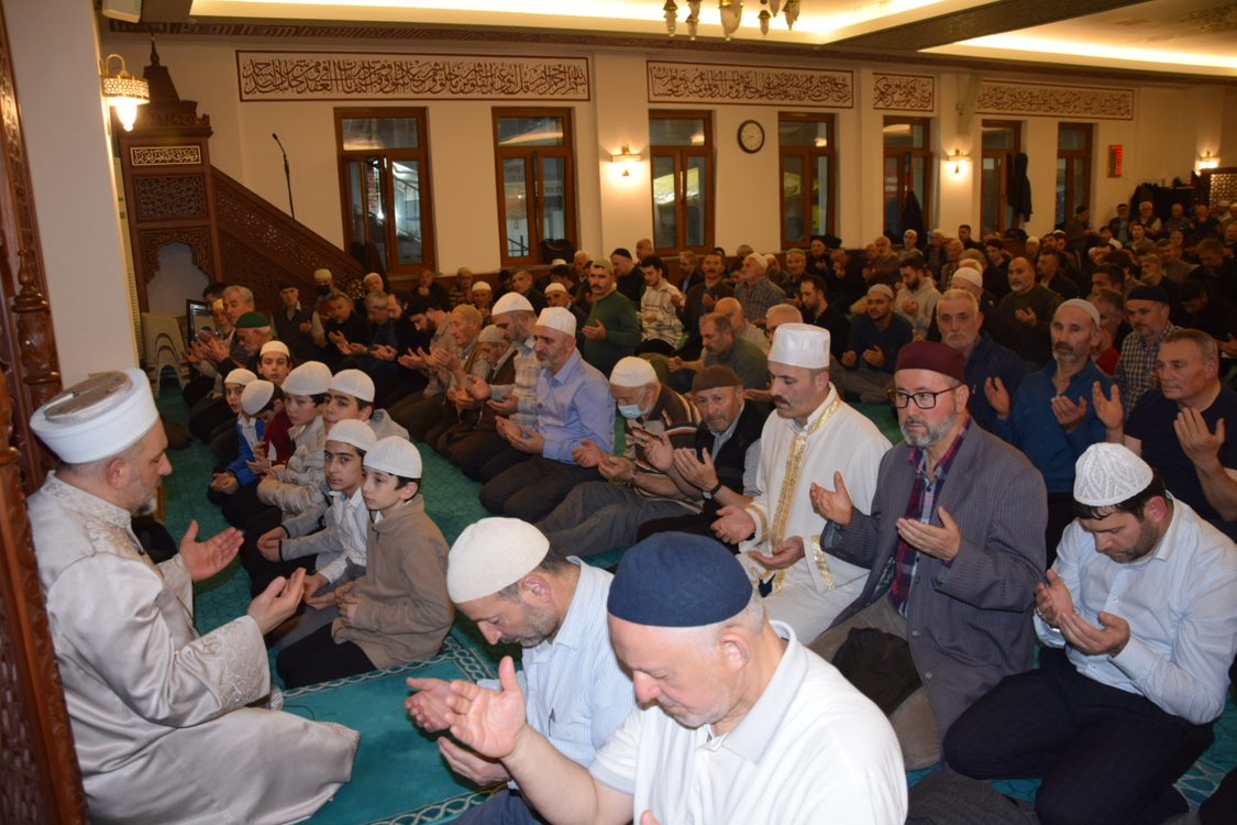 Kadir Gecesi dualarla idrak edildi