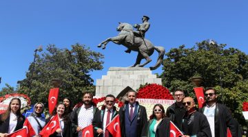 ATA’MIZI KURULUŞUN VE KURTULUŞUN İLK ADIMINI ATTIĞI AVUKATLAR MESLEKTAŞLARI İLE ANDI