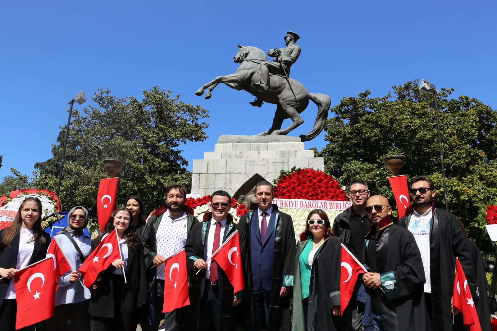 ATA’MIZI KURULUŞUN VE KURTULUŞUN İLK ADIMINI ATTIĞI AVUKATLAR MESLEKTAŞLARI İLE ANDI