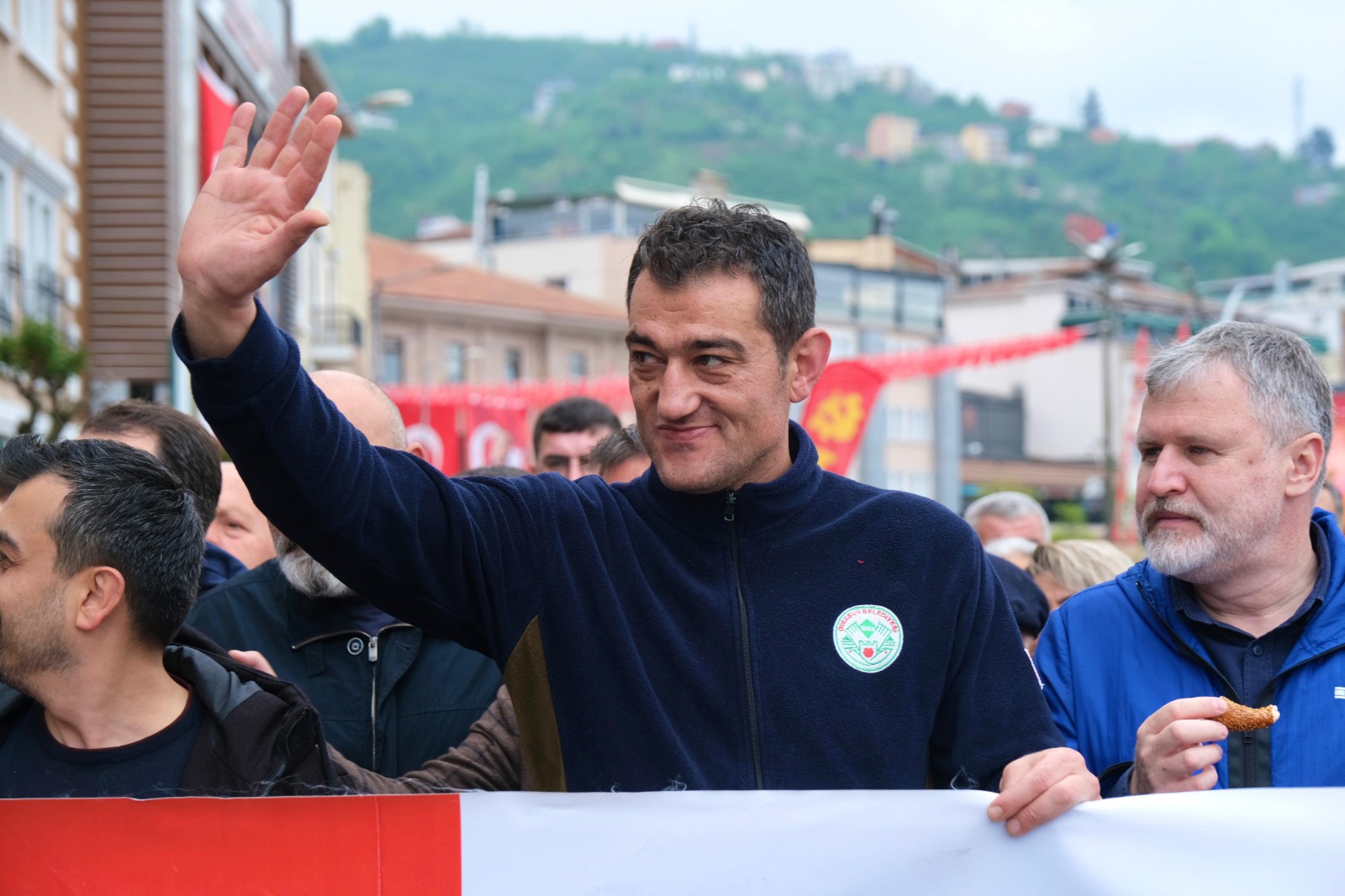 GİRESUN BELEDİYE BAŞKANI İŞÇİ BAYRAMINDA İŞÇİLERLE YÜRÜDÜ