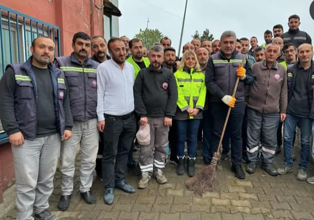 BAŞKAN NECMİ SIBIÇ’TAN İŞÇİ BAYRAMINI ANLAMLI KUTLAMA