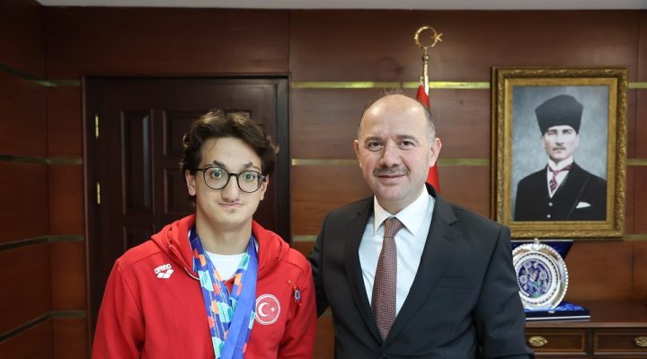 Vali SERDENGEÇTİ, Avrupa Şampiyonu Turgut Aslan YARAMAN’ı Makamında Kabul Etti