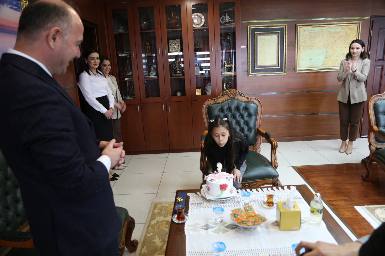 Vali Serdengeçti’den, Şehidimizin Emanetine Doğum Günü Sürprizi